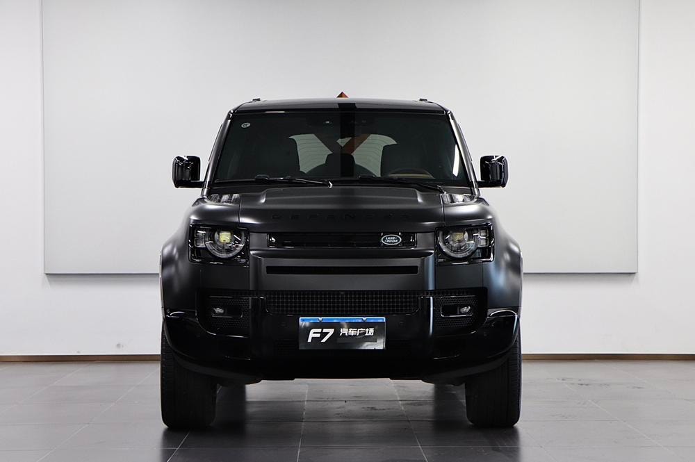 Land Rover Defender 2024 — фото автомобиля 1