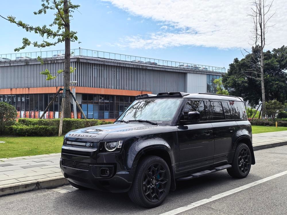 Land Rover Defender 2024 — фото автомобиля