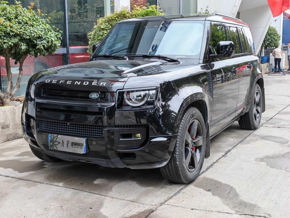 Land Rover Defender 2025 — фото автомобиля