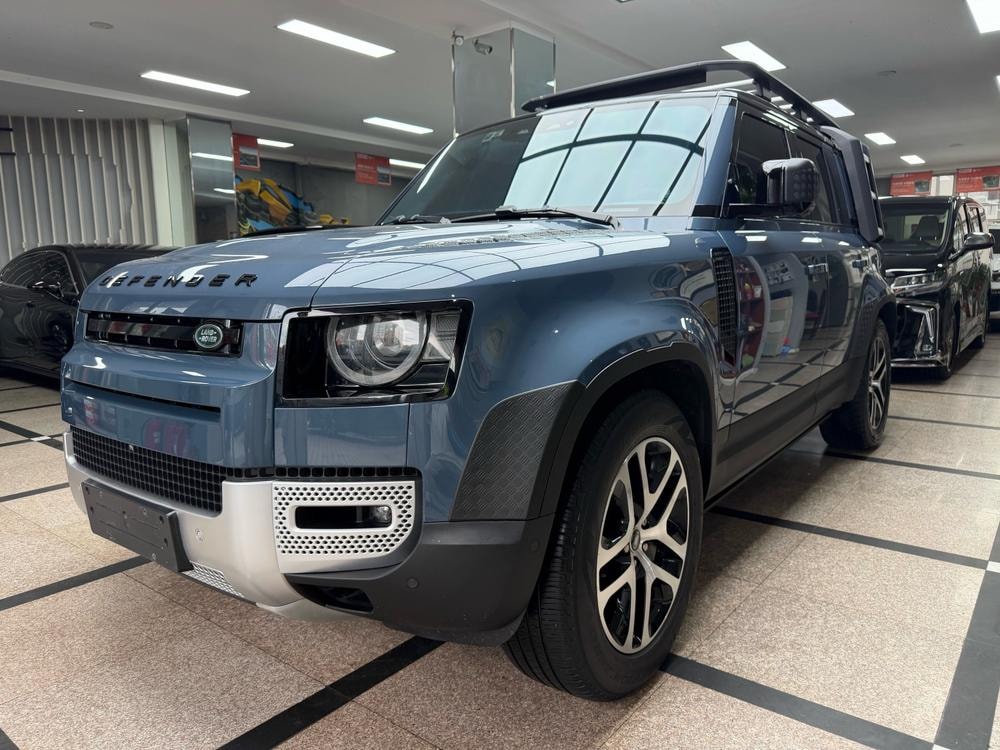 Land Rover Defender 2022 — фото автомобиля