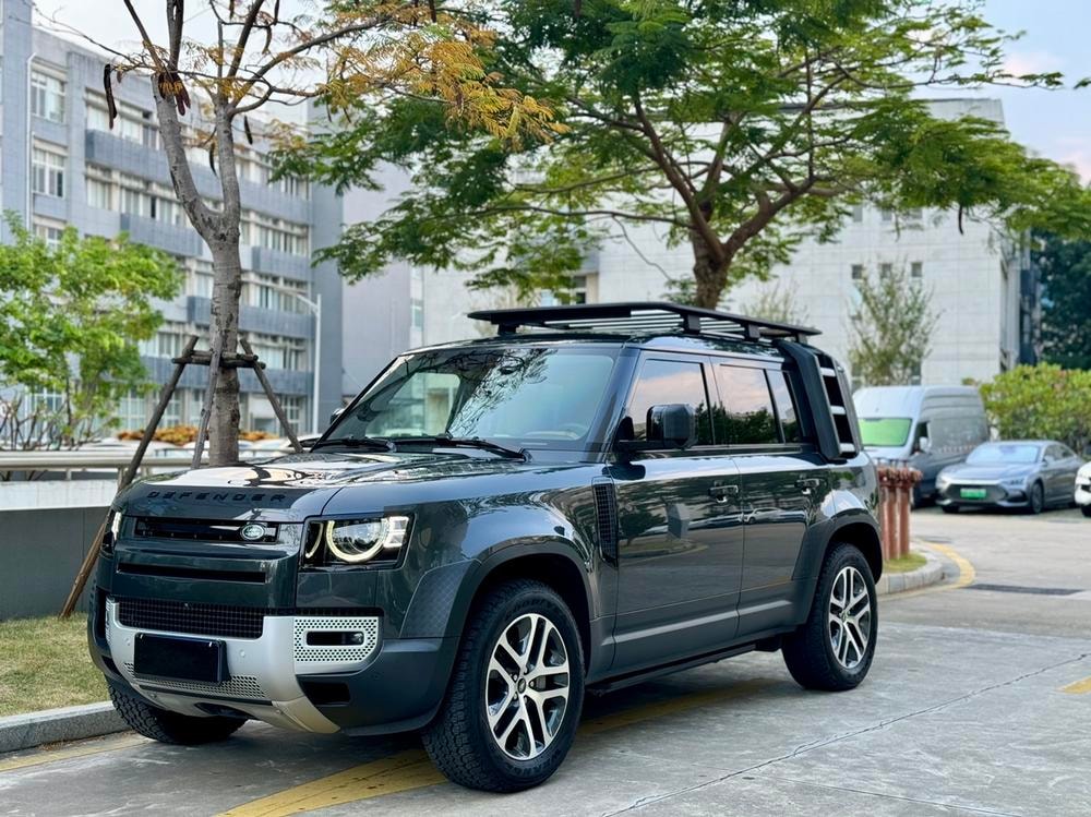 Land Rover Defender 2024 — фото автомобиля