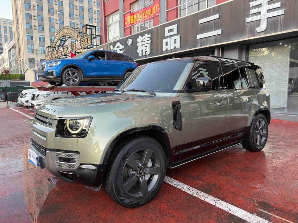 Land Rover Defender 2023 — фото автомобиля 1