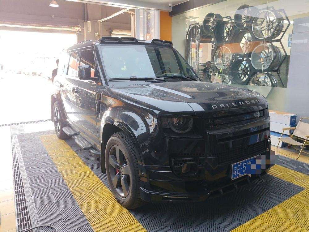 Land Rover Defender 2025 — фото автомобиля