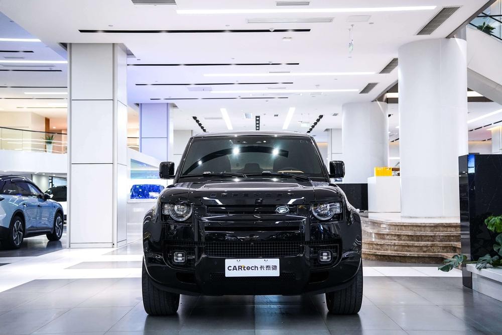 Land Rover Defender 2024 — фото автомобиля