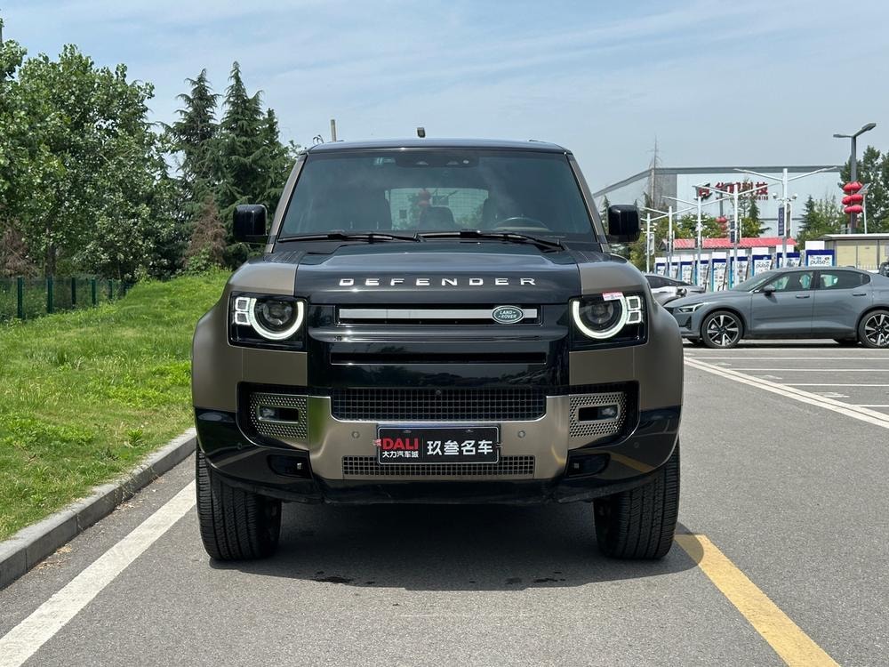Land Rover Defender 2022 — фото автомобиля