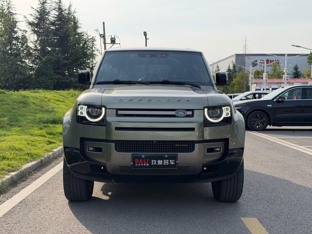 Land Rover Defender 2022 — фото автомобиля
