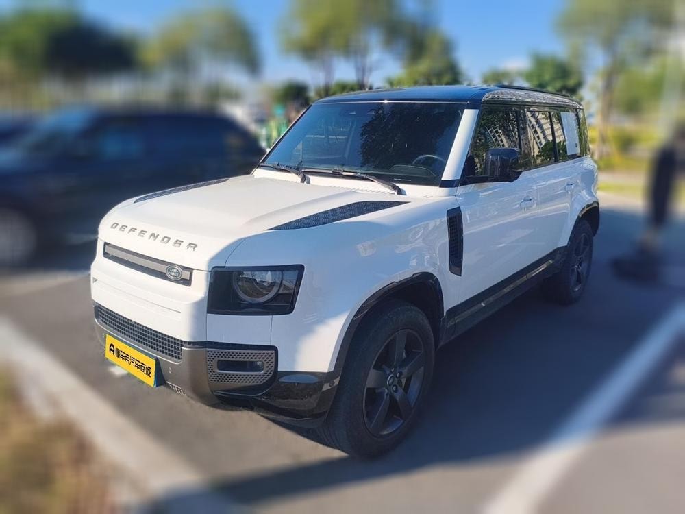 Land Rover Defender 2024 — фото автомобиля
