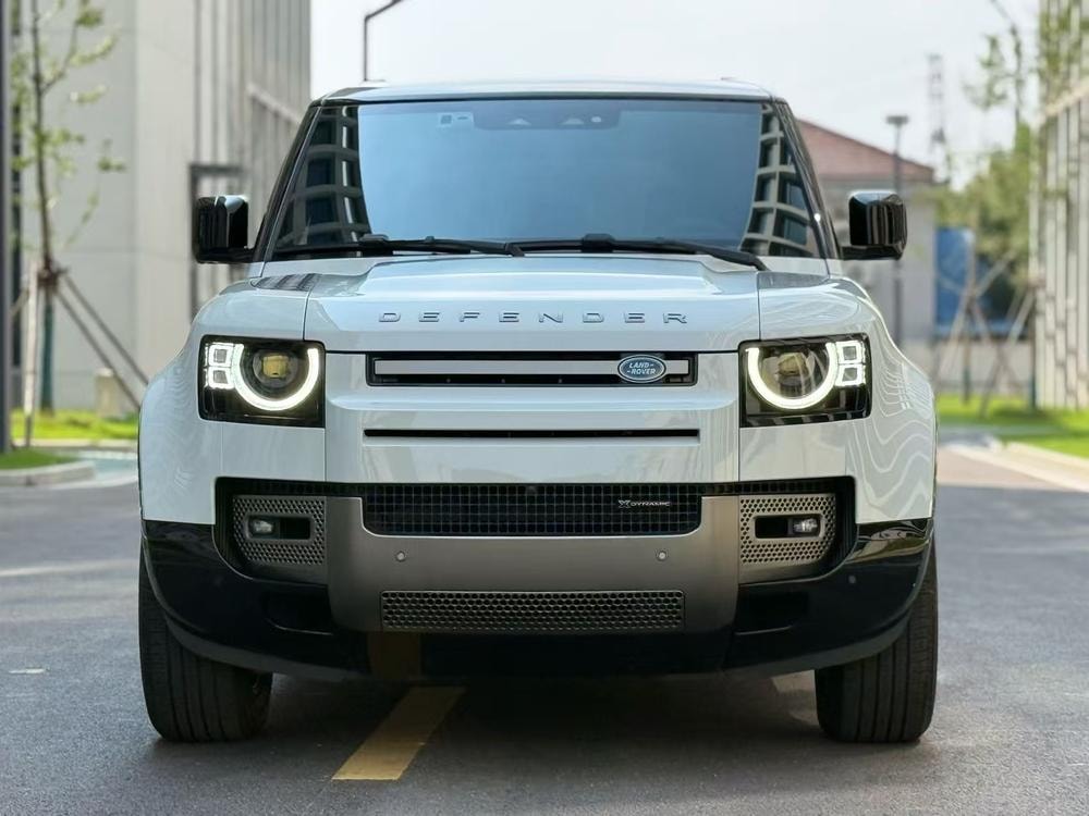 Land Rover Defender 2023 — фото автомобиля