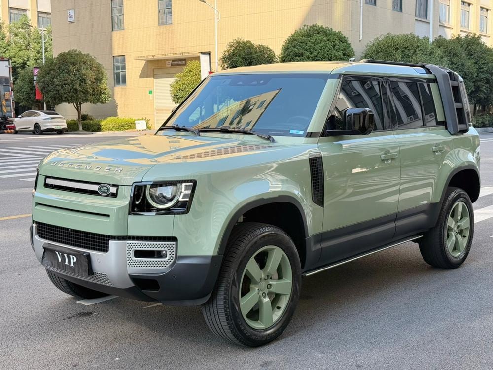 Land Rover Defender 2023 — фото автомобиля