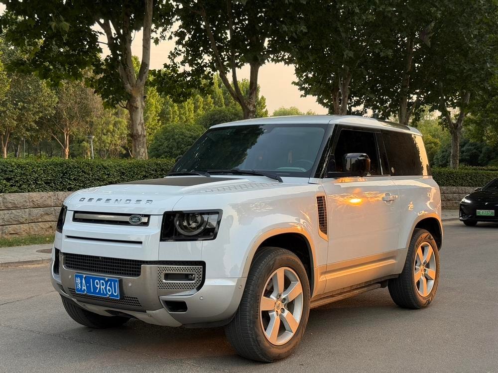 Land Rover Defender 2022 — фото автомобиля
