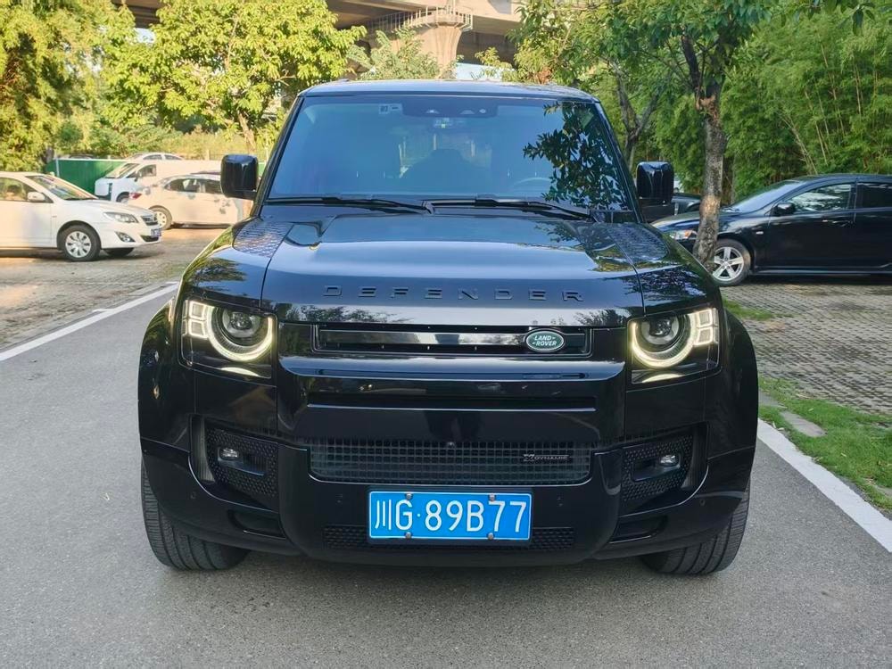 Land Rover Defender 2023 — фото автомобиля