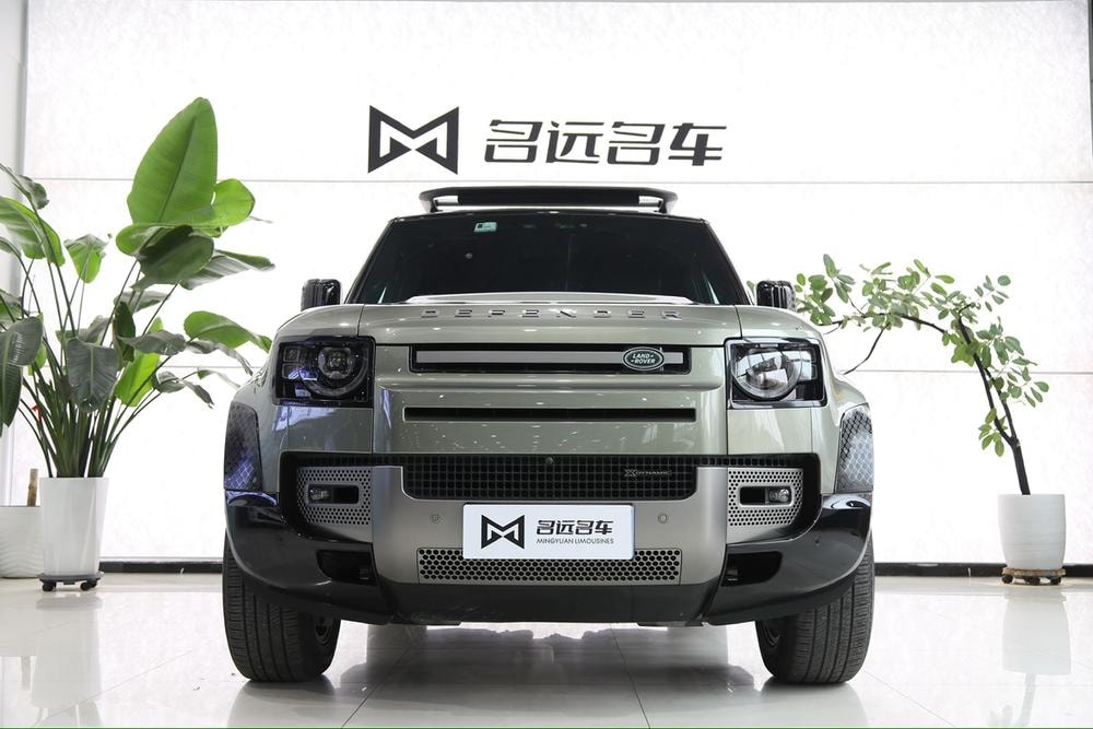Land Rover Defender 2023 — фото автомобиля 1