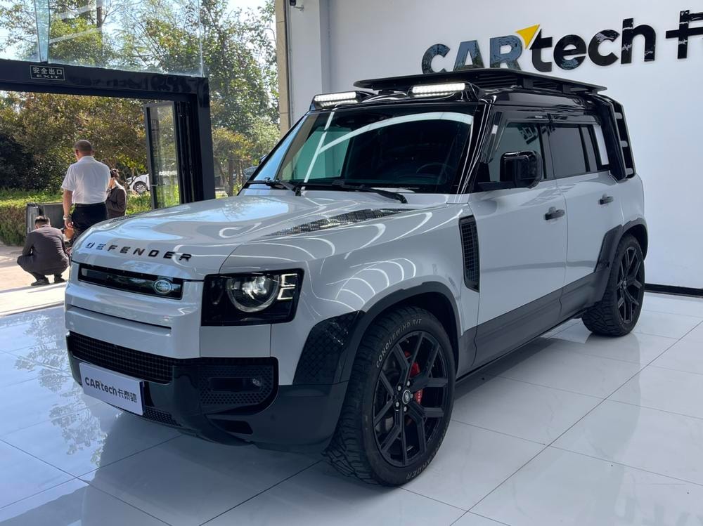Land Rover Defender 2021 — фото автомобиля