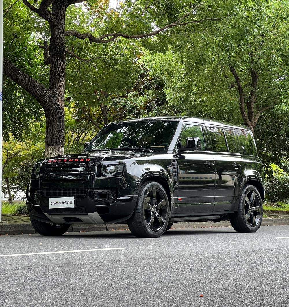 Land Rover Defender 2024 — фото автомобиля