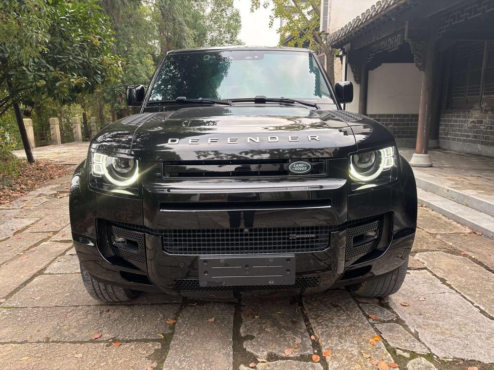 Land Rover Defender 2023 — фото автомобиля
