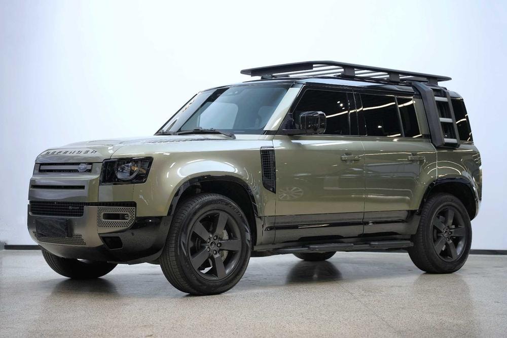 Land Rover Defender 2023 — фото автомобиля 1