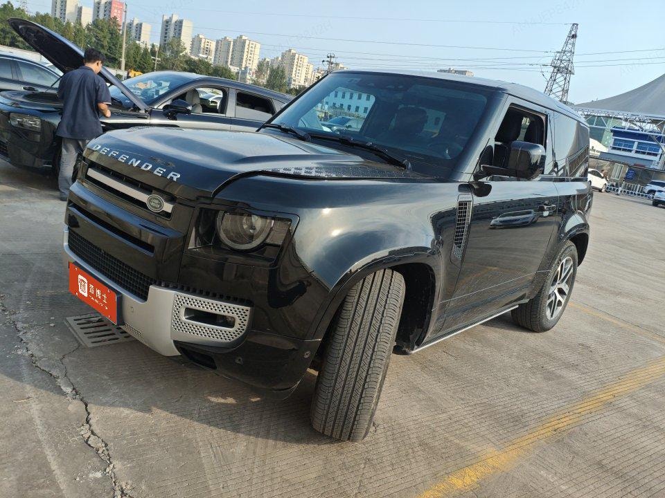 Land Rover Defender 2023 — фото автомобиля 1
