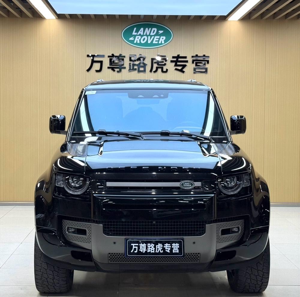 Land Rover Defender 2024 — фото автомобиля 1