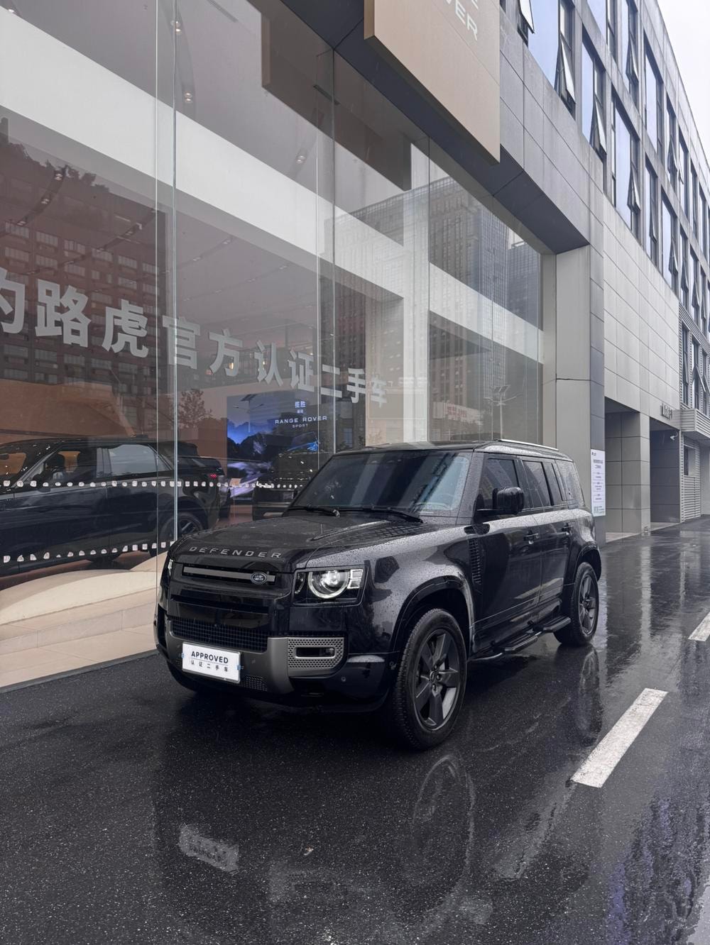 Land Rover Defender 2024 — фото автомобиля 1