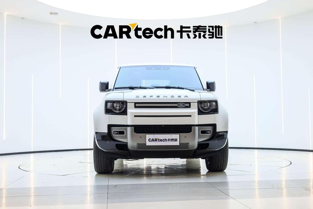 Land Rover Defender 2024 — фото автомобиля