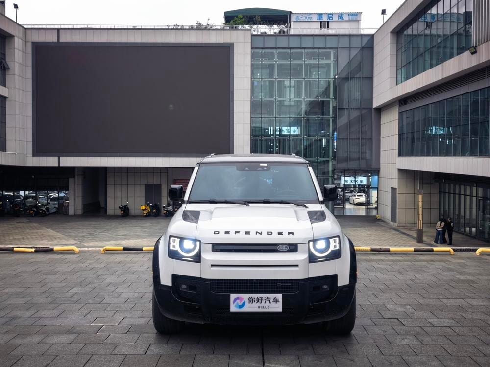 Land Rover Defender 2023 — фото автомобиля