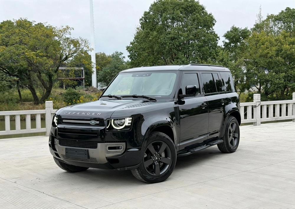 Land Rover Defender 2024 — фото автомобиля