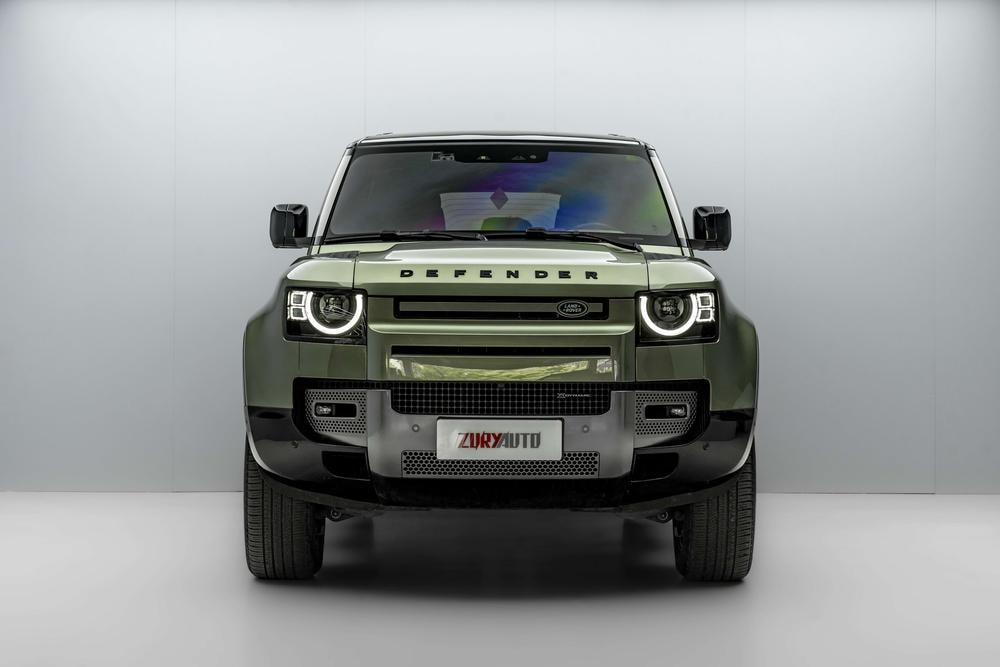 Land Rover Defender 2023 — фото автомобиля