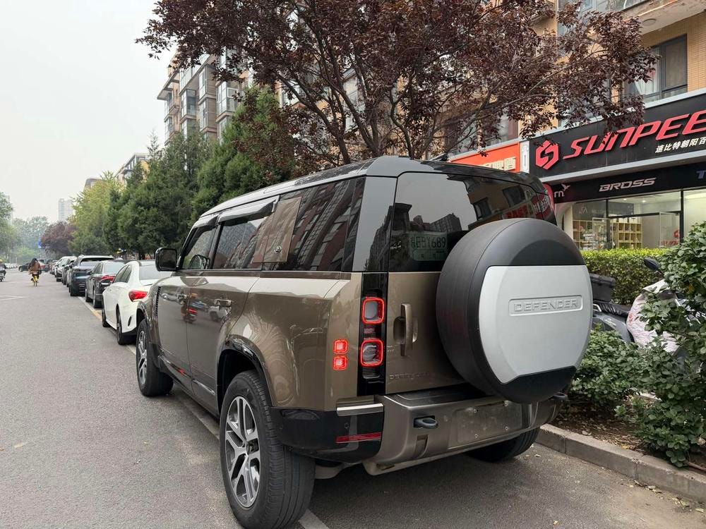 Land Rover Defender 2021 — фото автомобиля 1