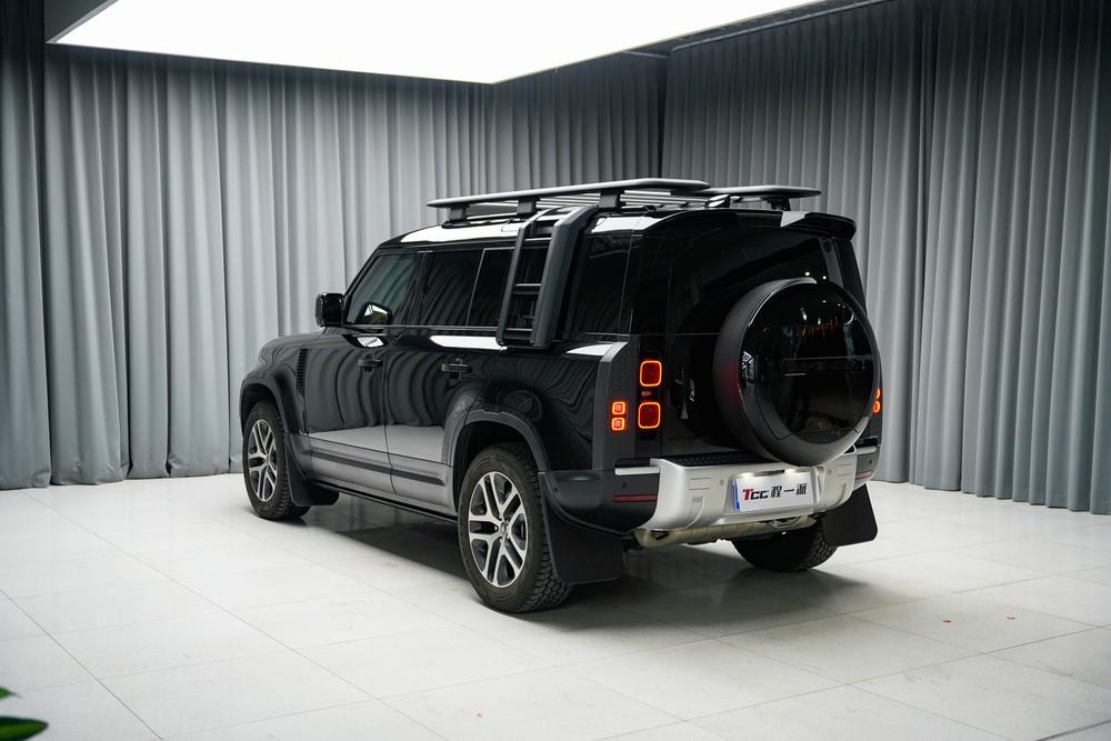 Land Rover Defender 2025 — фото автомобиля