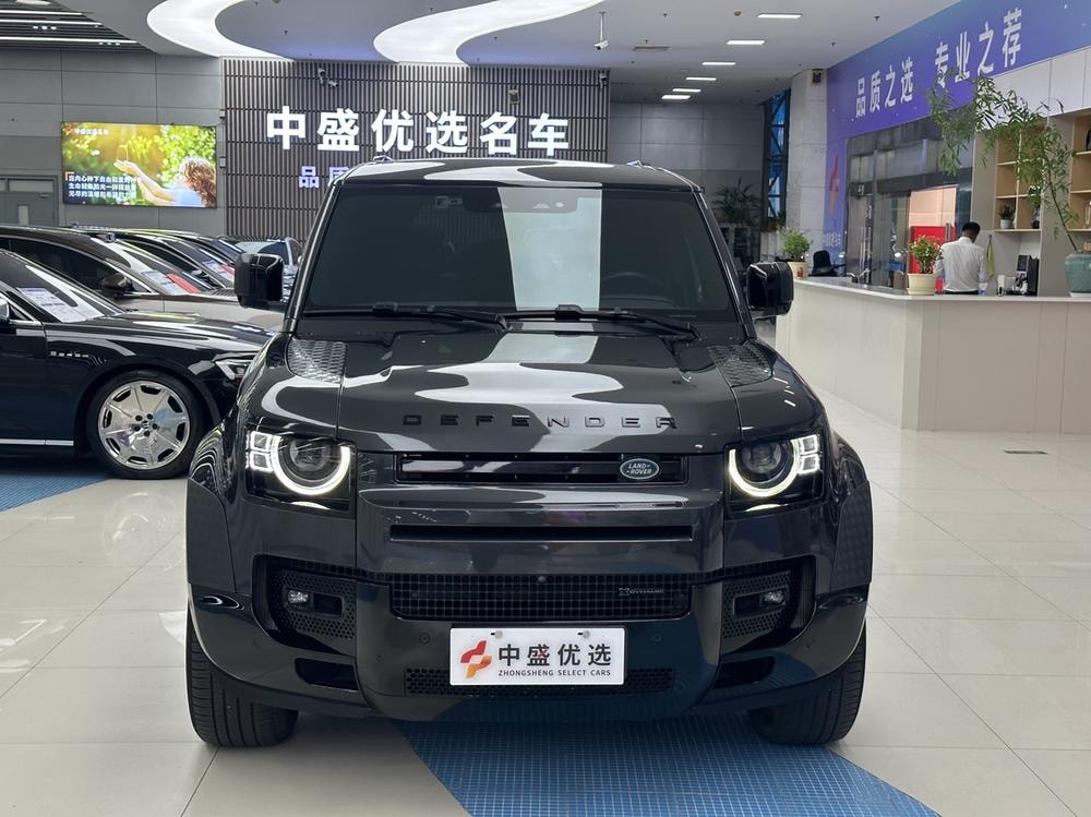 Land Rover Defender 2023 — фото автомобиля 1