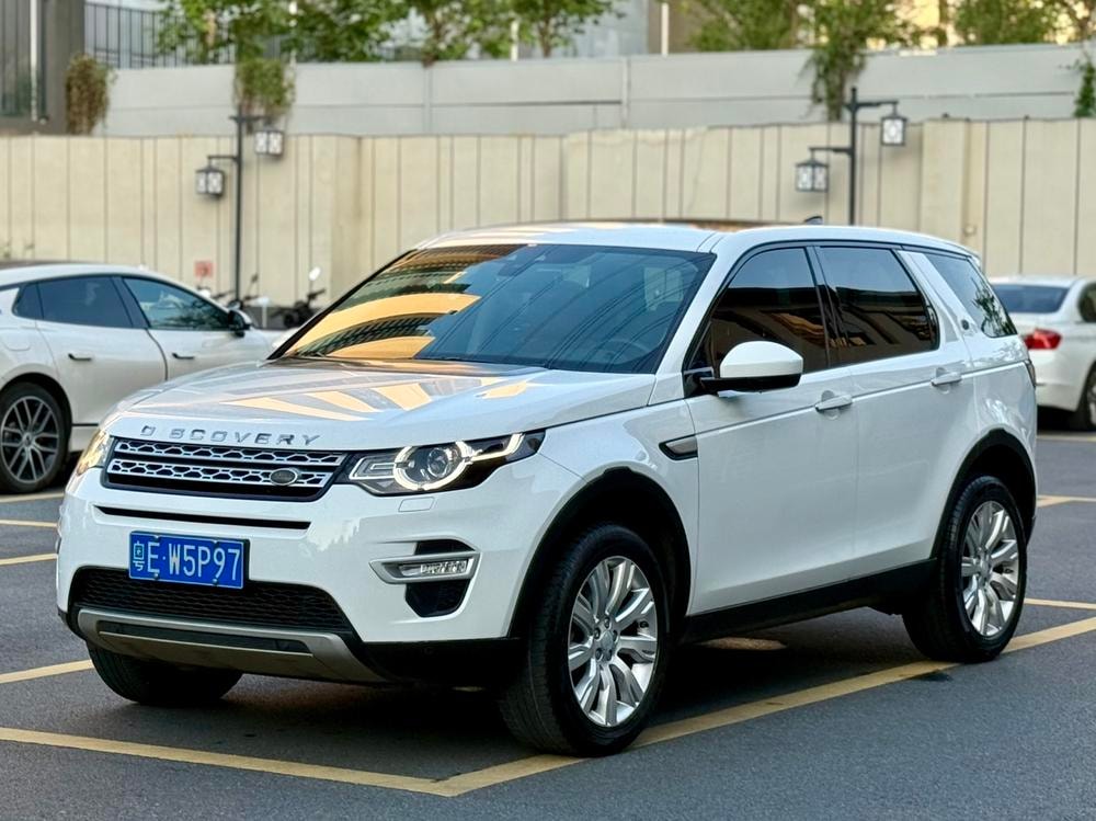 Land Rover Discovery Sport 2017 — фото автомобиля