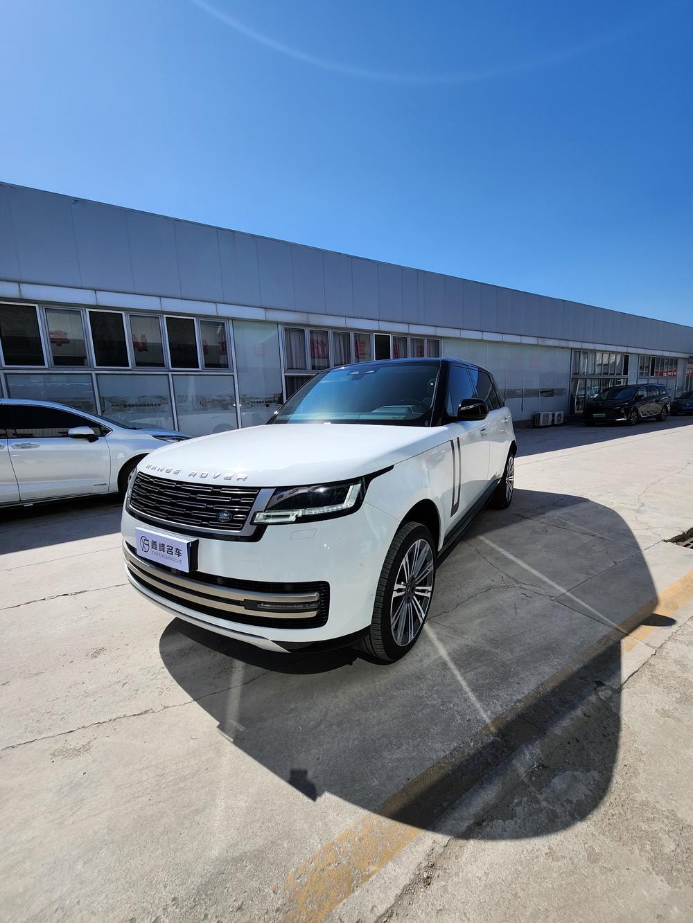 Land Rover Range Rover 2024 — фото автомобиля