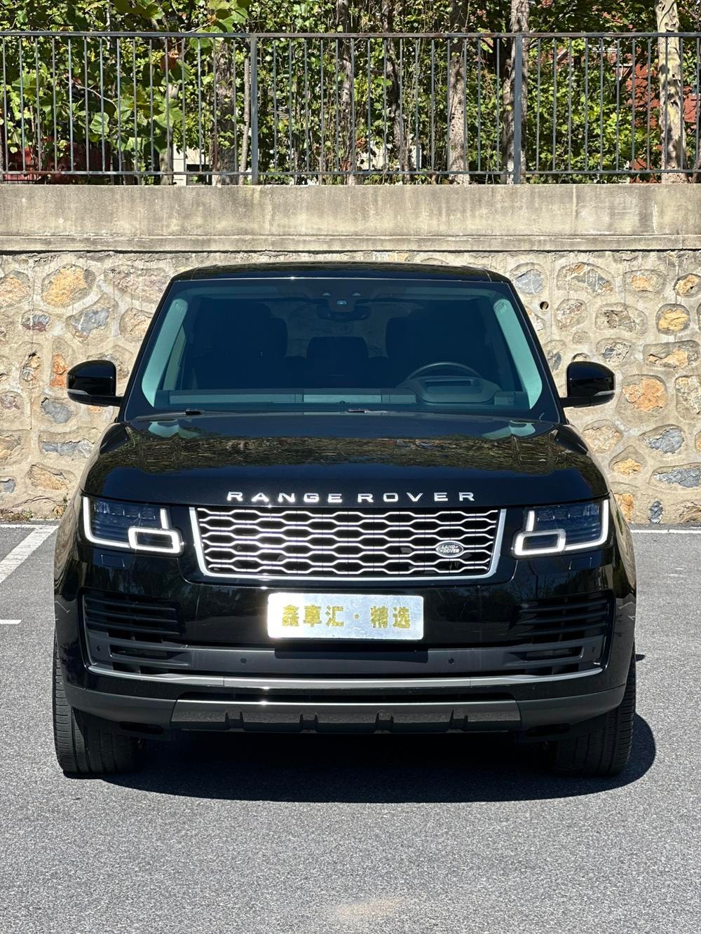 Land Rover Range Rover 2022 — фото автомобиля