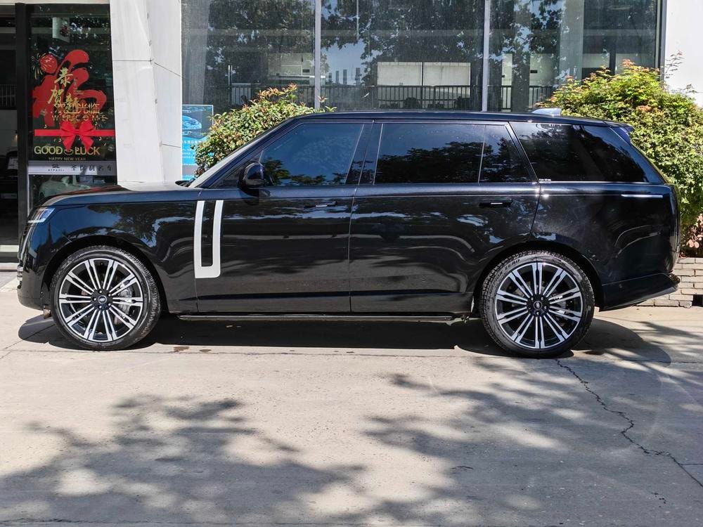 Land Rover Range Rover 2023 — фото автомобиля 1