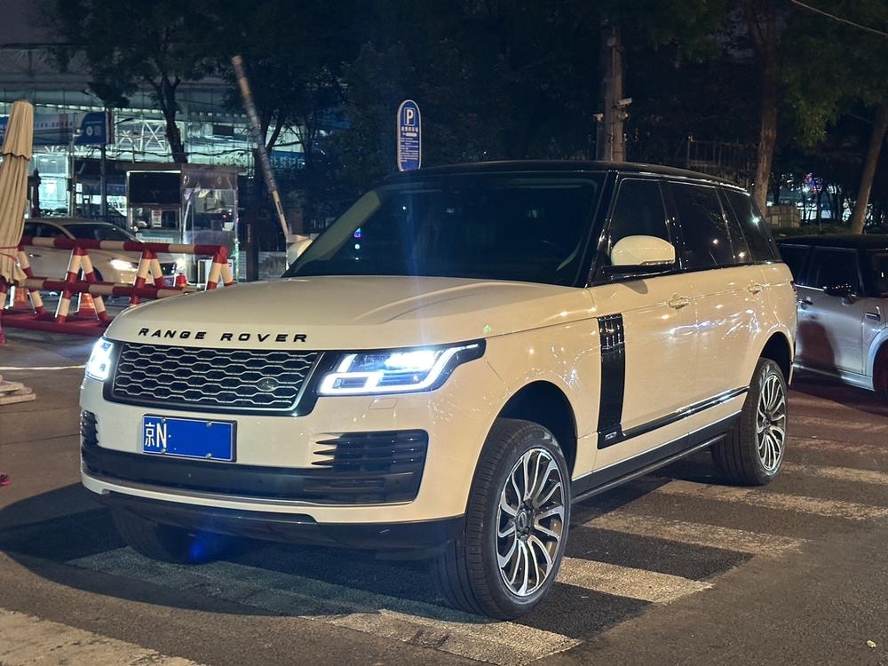Land Rover Range Rover 2018 — фото автомобиля