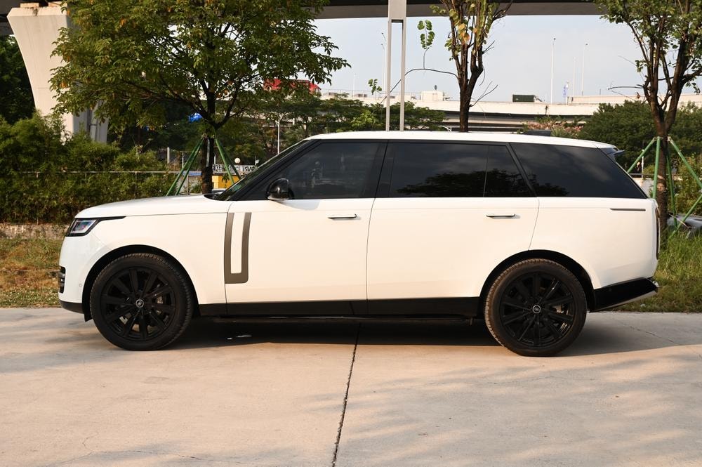 Land Rover Range Rover 2025 — фото автомобиля 1