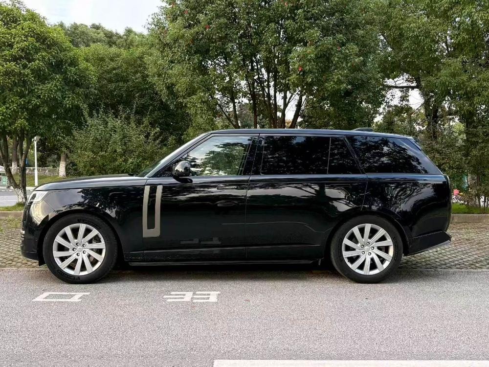 Land Rover Range Rover 2023 — фото автомобиля