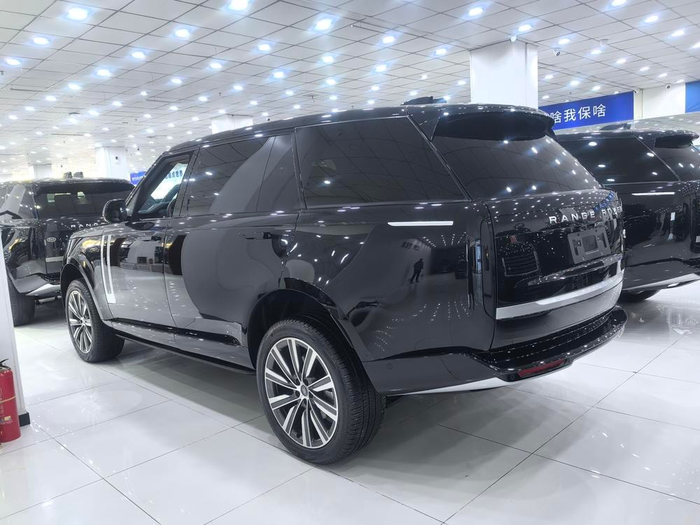 Land Rover Range Rover 2025 — фото автомобиля 1