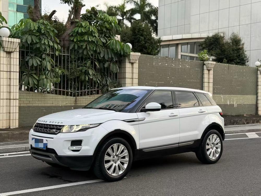 Land Rover Range Rover Evoque 2015 — фото автомобиля