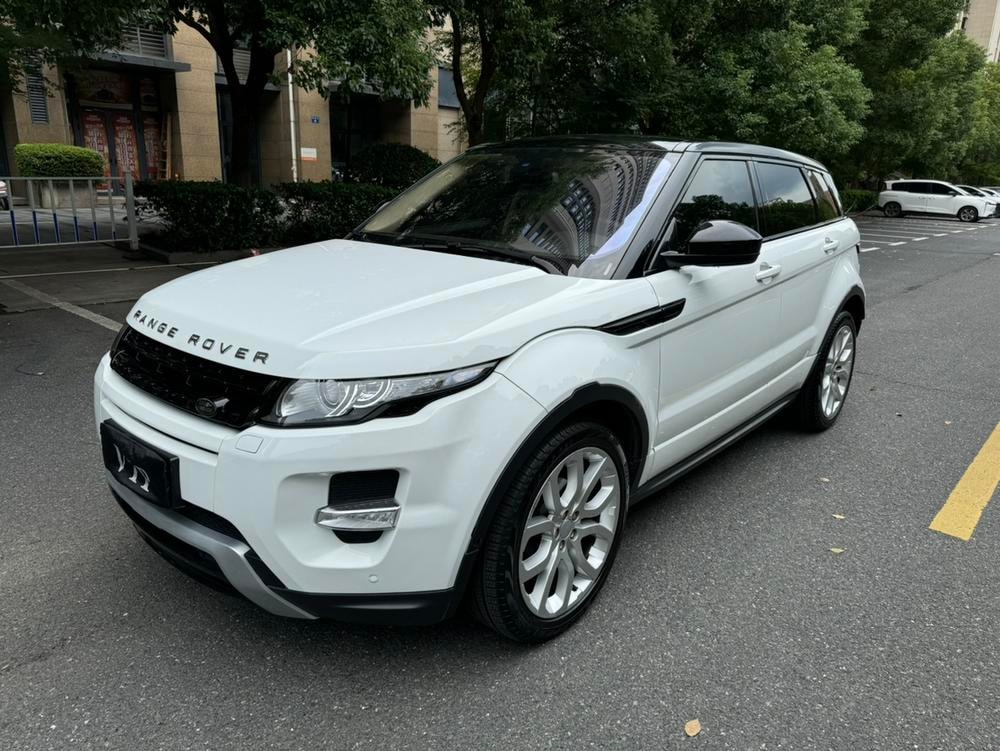 Land Rover Range Rover Evoque 2015 — фото автомобиля