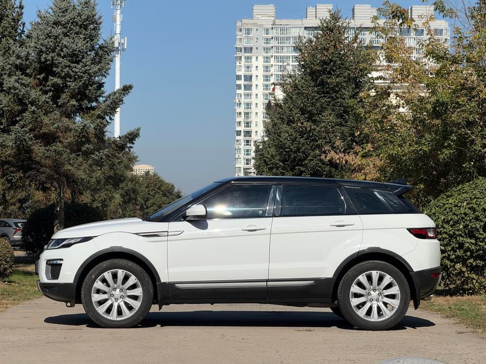 Land Rover Range Rover Evoque 2017 — фото автомобиля