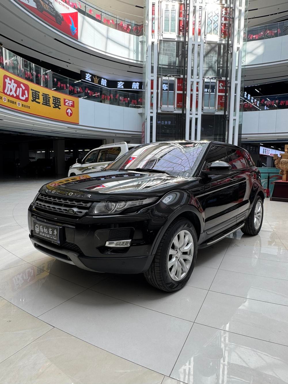 Land Rover Range Rover Evoque 2015 — фото автомобиля