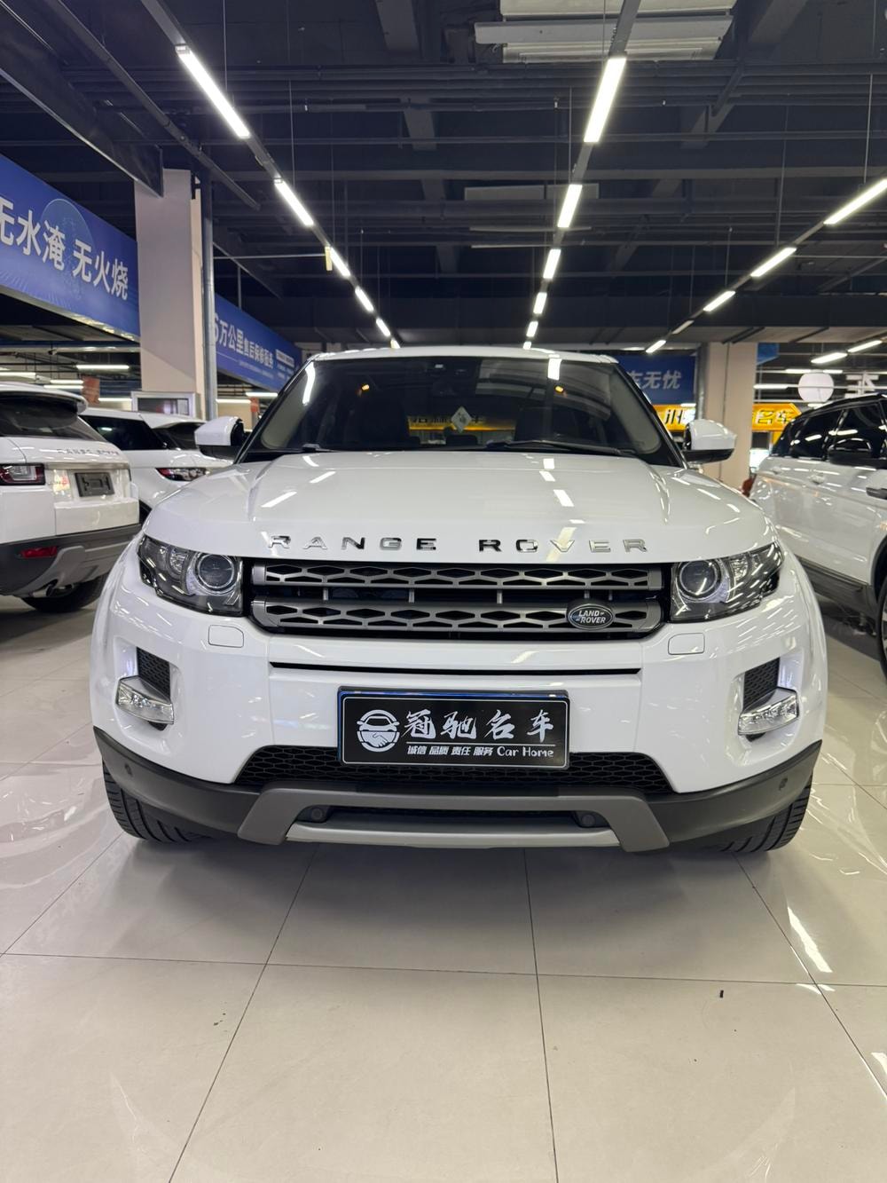 Land Rover Range Rover Evoque 2015 — фото автомобиля