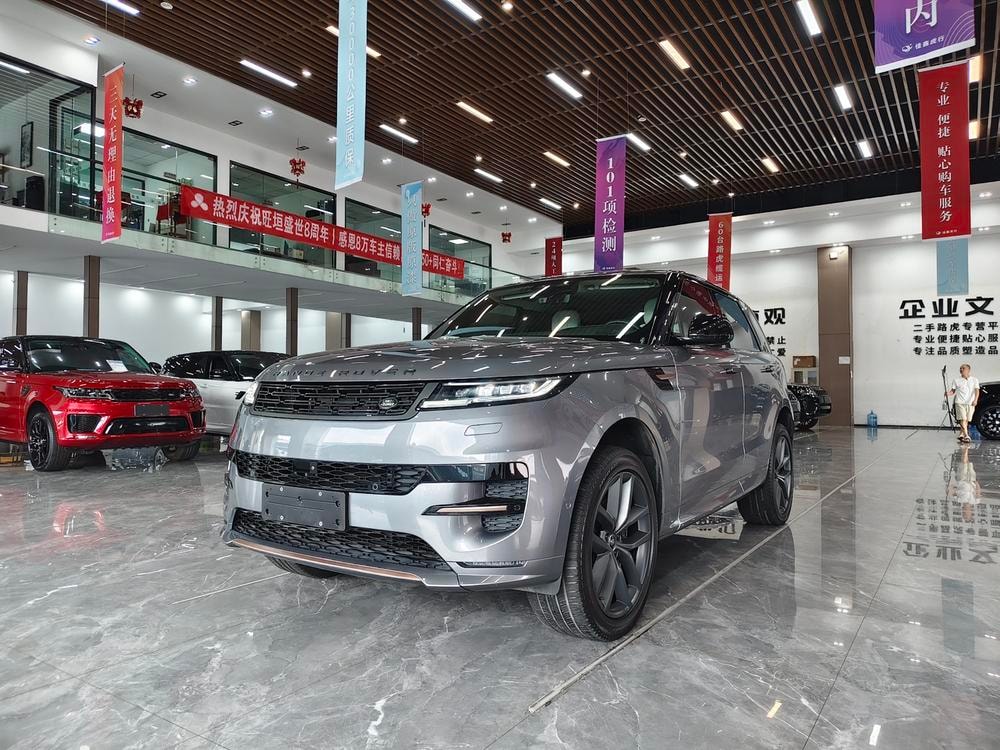 Land Rover Range Rover Sport 2023 — фото автомобиля