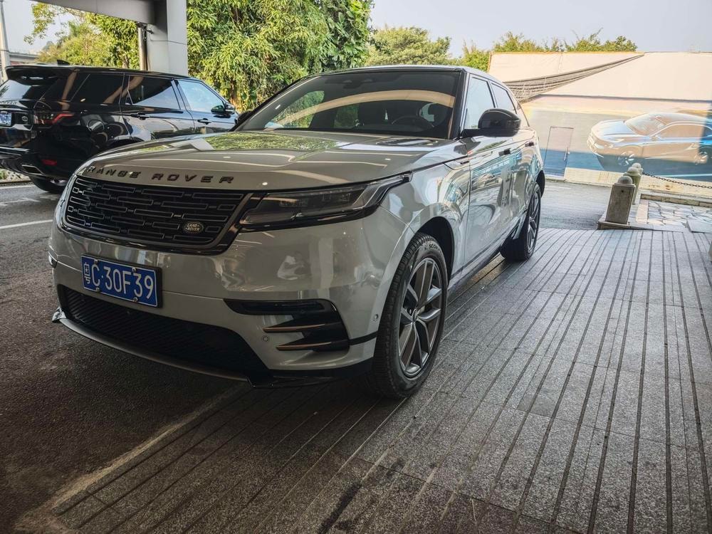 Land Rover Range Rover Velar 2024 — фото автомобиля