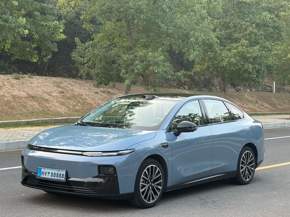 Leapmotor B01 2025 — фото автомобиля