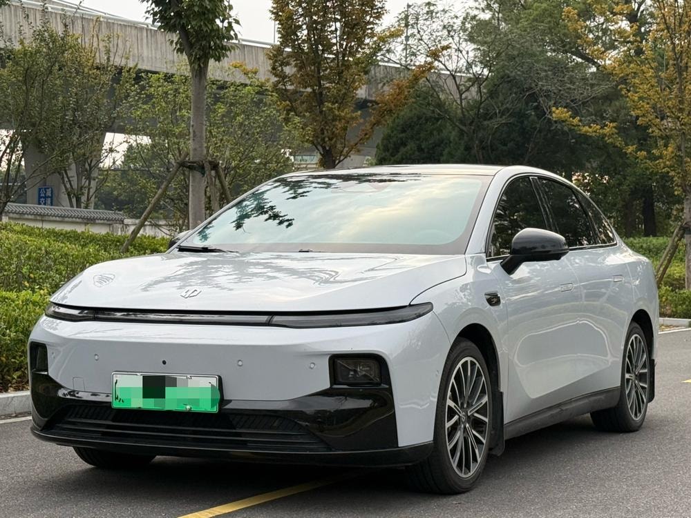 Leapmotor B01 2025 — фото автомобиля