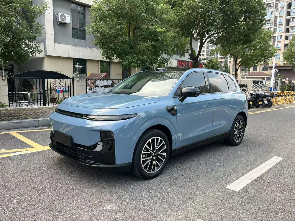 Leapmotor B10 2025 — фото автомобиля 1