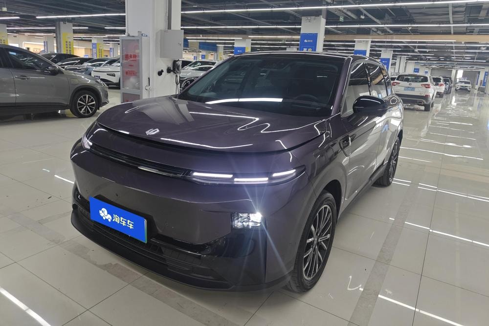 Leapmotor B10 2025 — фото автомобиля 1