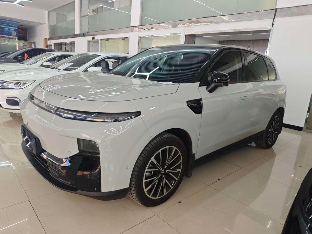 Leapmotor B10 2025 — фото автомобиля 1
